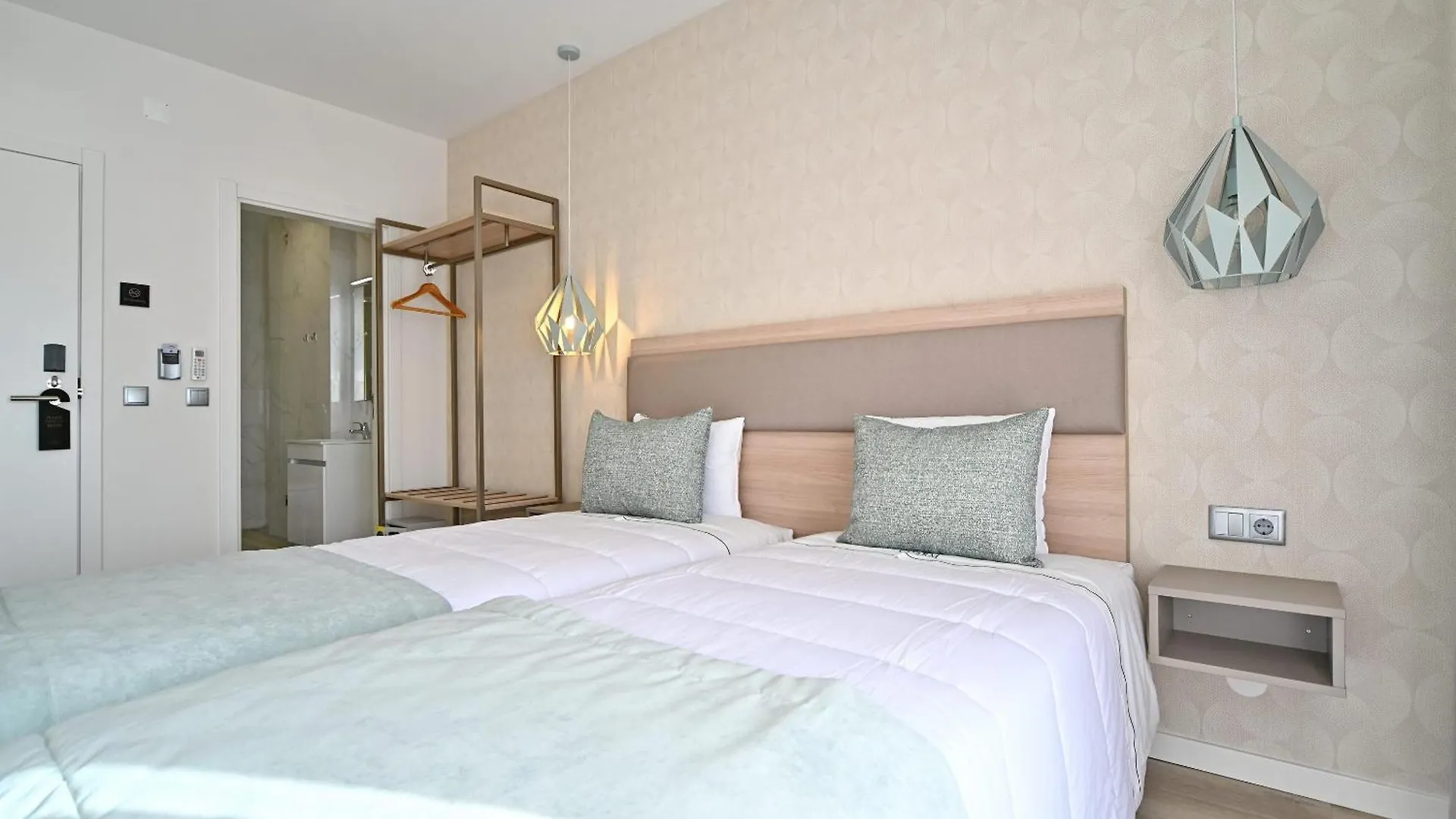 My Charm Lisbon Suites 2*,  Portugal